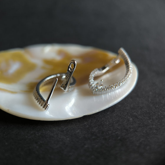 Серебряные серьги с фианитами