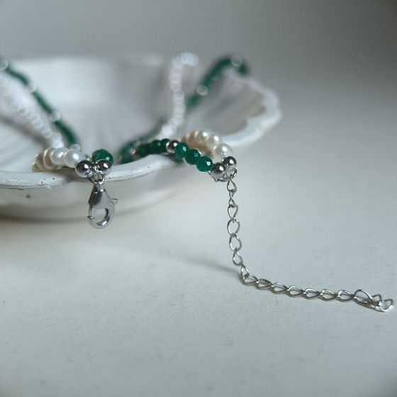 Silver necklace with baroque pearls, green jadeyed