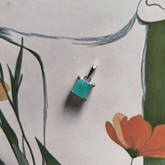 Серебряная подвеска с изумрудом 0.666ct