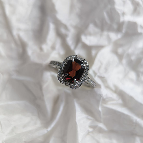 Серебряное кольцо с гранатом 2.139ct