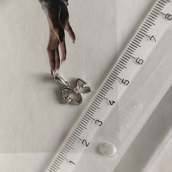 Серебряная подвеска с фианитами