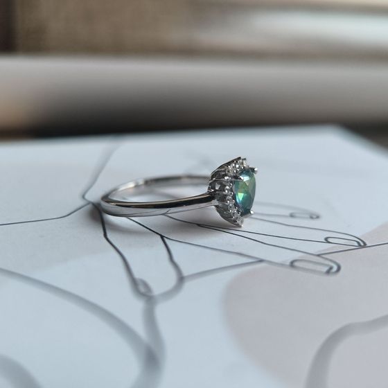 Silver ring with a 0.801-carat mystic topaz