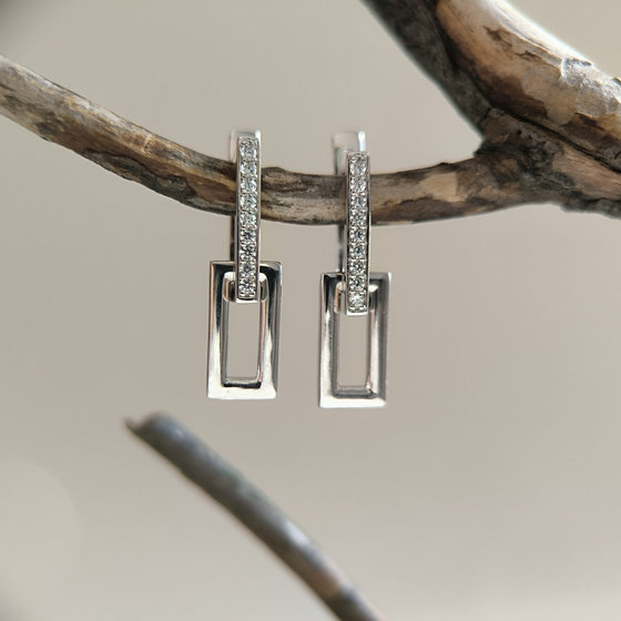 Серебряные серьги с фианитами