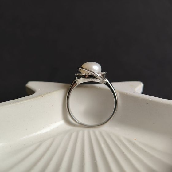 Серебряное кольцо с жемчугом