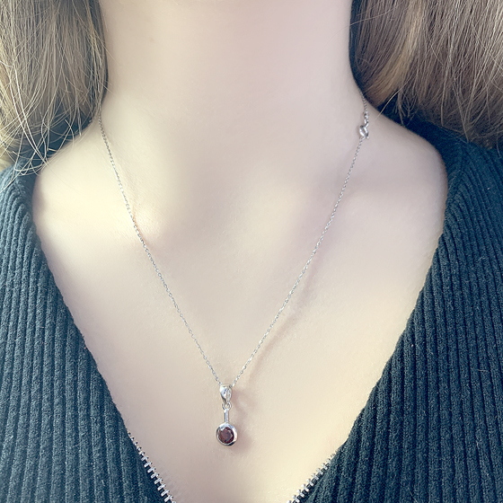 Silver pendant with a 0.942-carat garnet