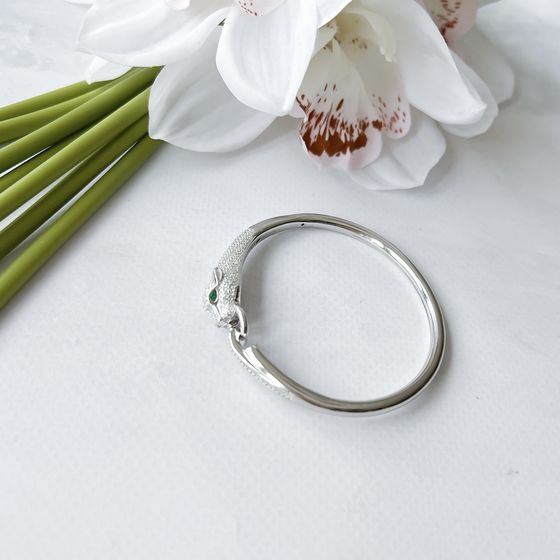 Silver bracelet with phianites