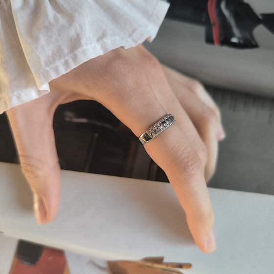 Серебряное кольцо с фианитами 0.3ct