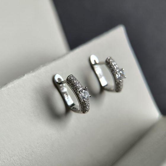 Серебряные серьги с фианитами