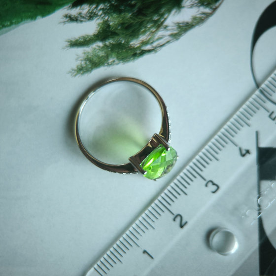 Серебряное кольцо с хризолітом 3.245ct