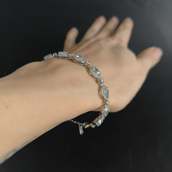 Серебряный браслет с топазом 7.97ct