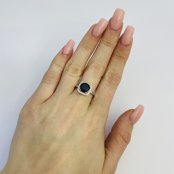 Срібна каблучка з сапфіром 2.865ct, фіанітами