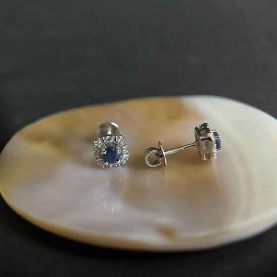 Silver earrings with a 1.028-carat sapphire and cubic zirconia