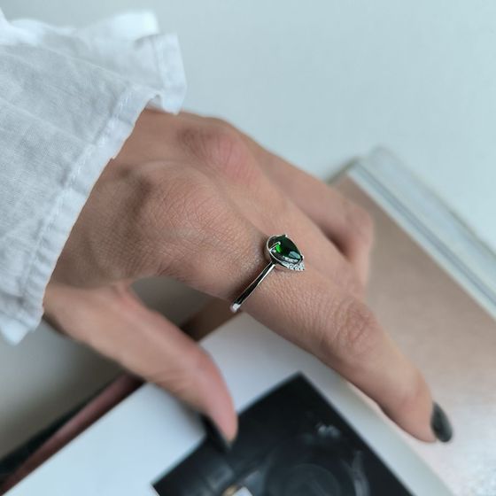 Silver ring with emerald nano 0.605ct