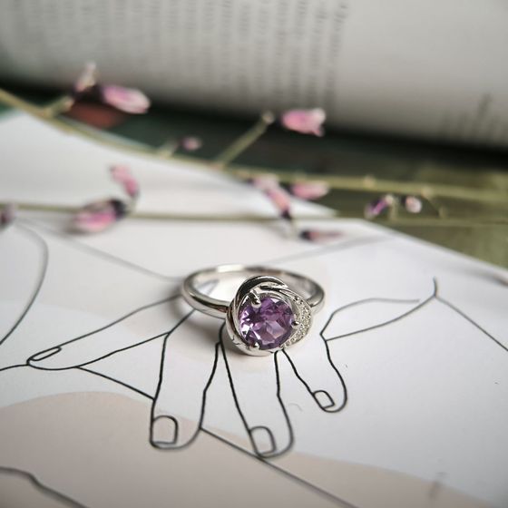Silver ring with alexandrite