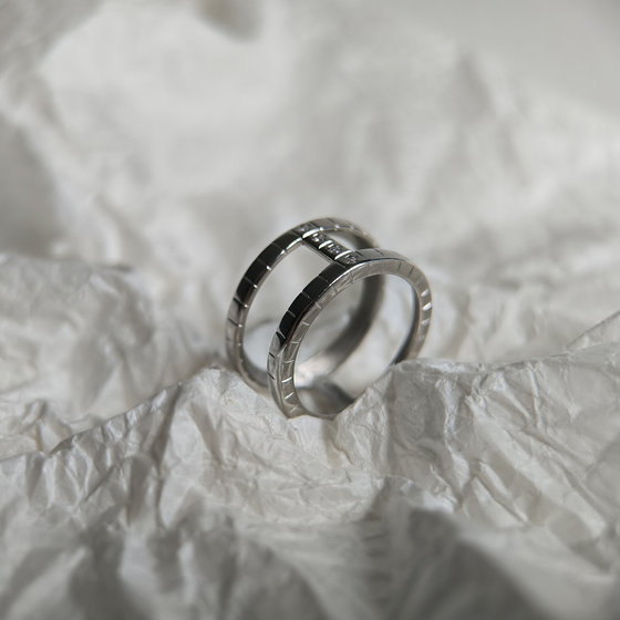 Silver ring with cubic zirconia