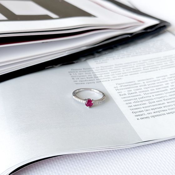 Sterling silver ring with 0.891ct ruby, fianites