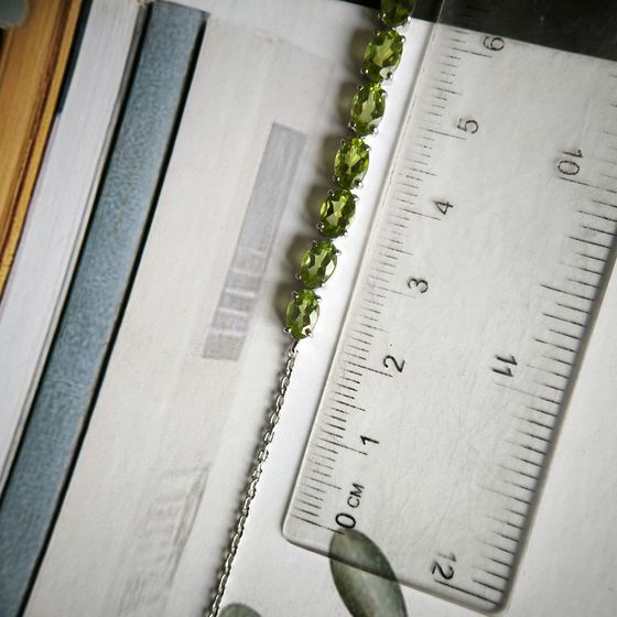 Silver bracelet with chrysolite