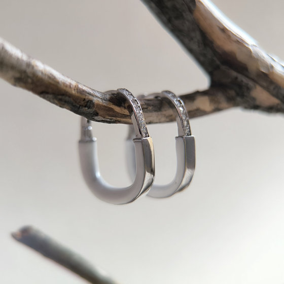 Серебряные серьги с емаллю, фианитами