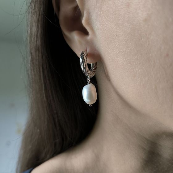 Silver earrings with baroque pearls