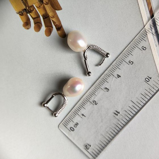 Серебряные серьги с жемчугом барочным, фианитами