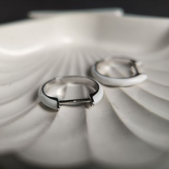 Срібні сережки з фіанітами, емаллю