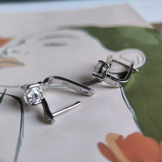 Серебряные серьги с фианитами