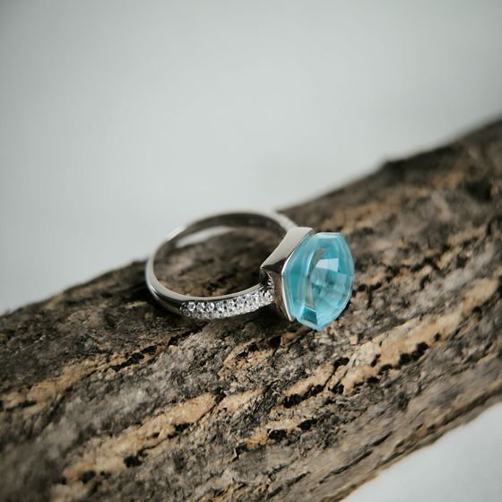 Серебряное кольцо с фианитами