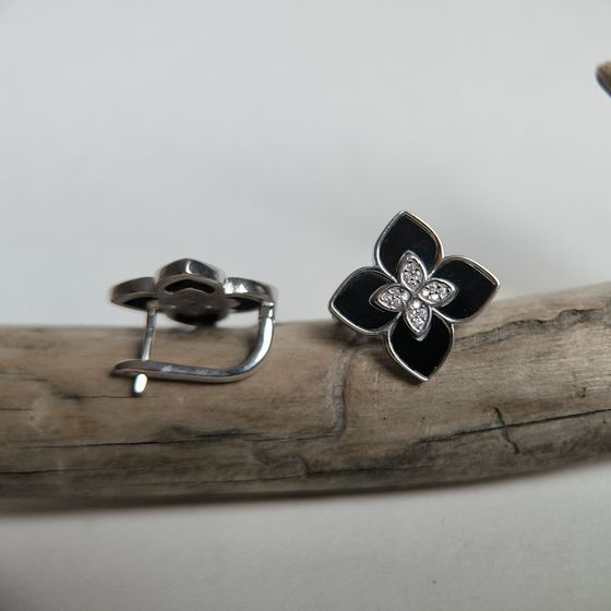 Silver earrings with onyx, fianites