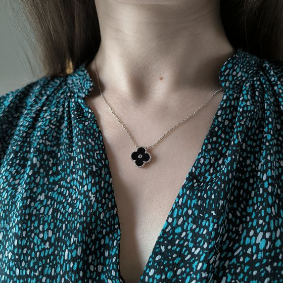 Серебряное колье с ониксом, фианитами