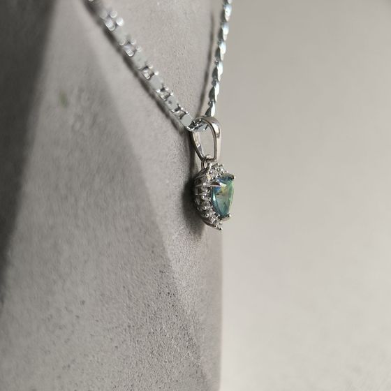 Silver pendant with a 0.801 ct mystic topaz