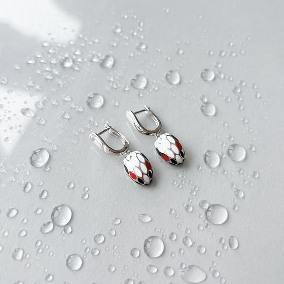 Silver earrings with yemallu