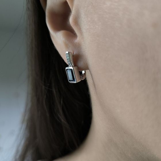 Серебряные серьги с сапфиром nano 1.943ct, фианитами