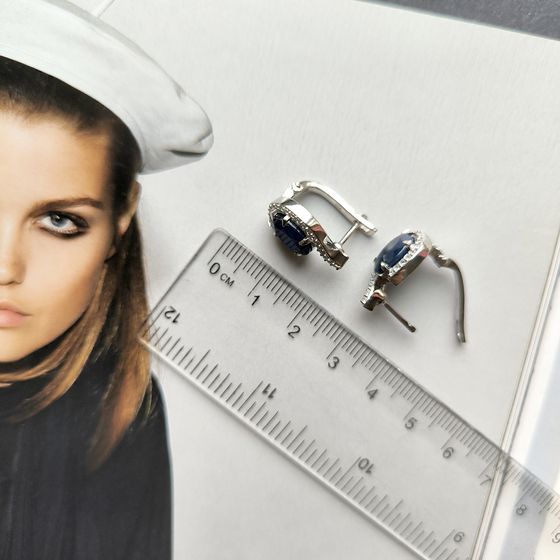 Срібні сережки з сапфіром 7.667ct, фіанітами
