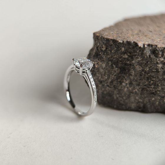 Серебряное кольцо с фианитами