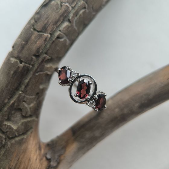 Серебряное кольцо с гранатом 1.633ct