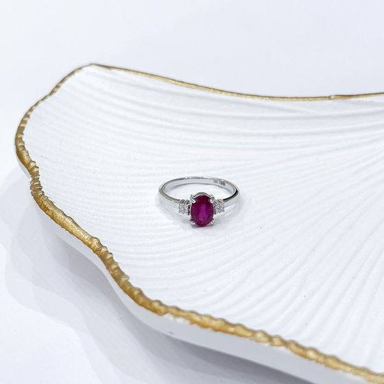 Срібна каблучка з рубіном 1.92ct, фіанітами