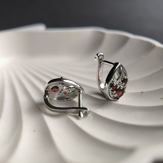 Silver earrings with garnet 1.808ct