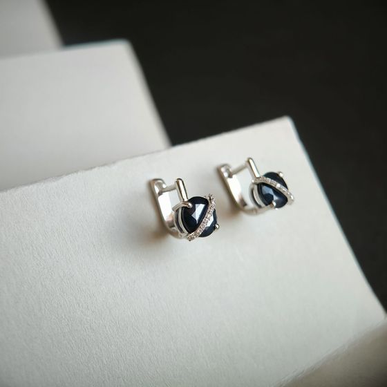 Срібні сережки з сапфіром 5.581ct, фіанітами