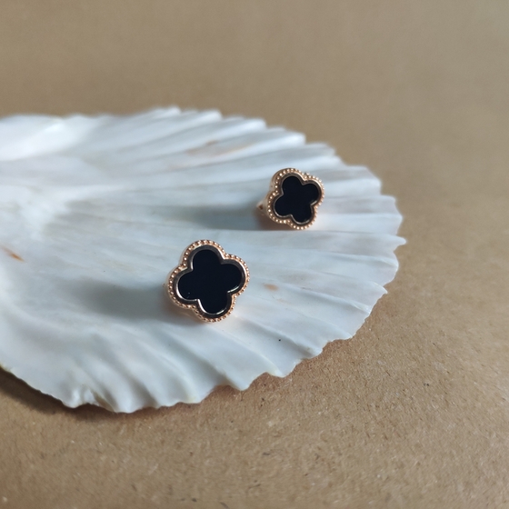 Золотые серьги с ониксом