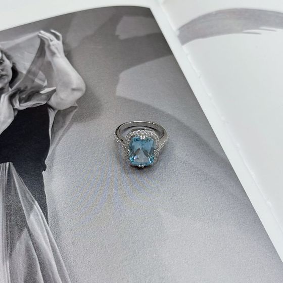 Silver ring with a 6.507-carat topaz and cubic zirconia