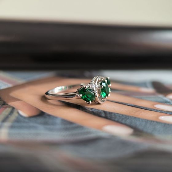 Silver ring with a 1.16-carat nano emerald