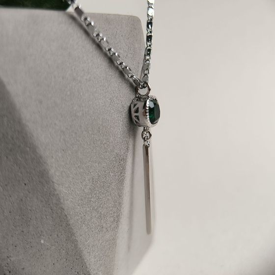Silver pendant with a 0.95-carat nano emerald