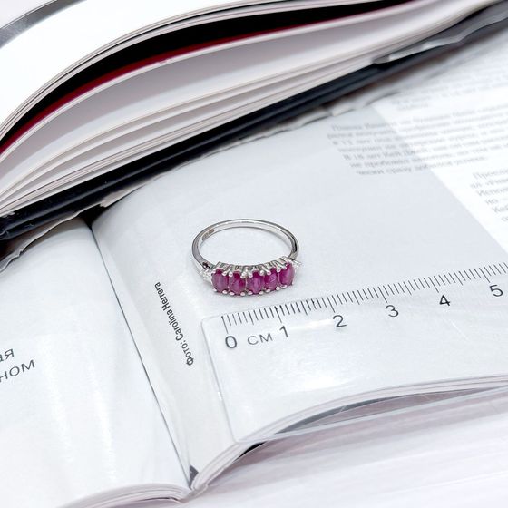 Срібна каблучка з рубіном 1.672ct, фіанітами