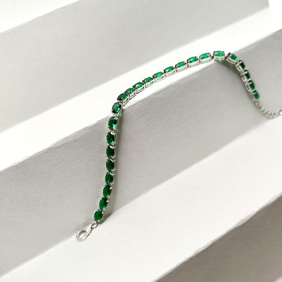 Silver bracelet with emerald nano