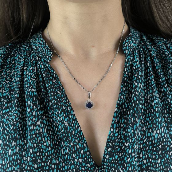 Sterling silver pendant with 2.995ct sapphire, fianites