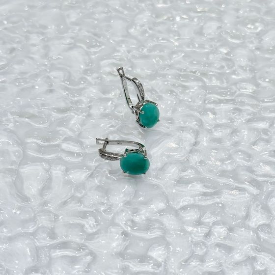 Silver earrings with a 4.782-carat emerald and cubic zirconia