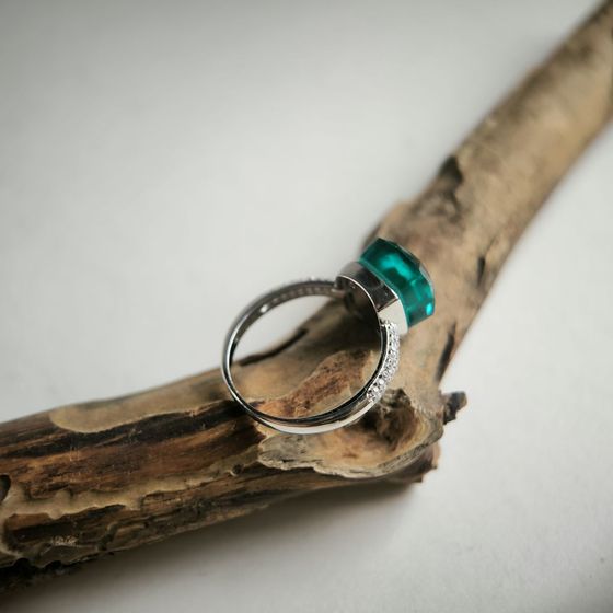 Серебряное кольцо с фианитами