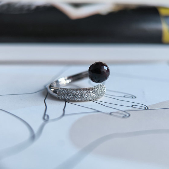 Серебряное кольцо с гранатом 6.31ct