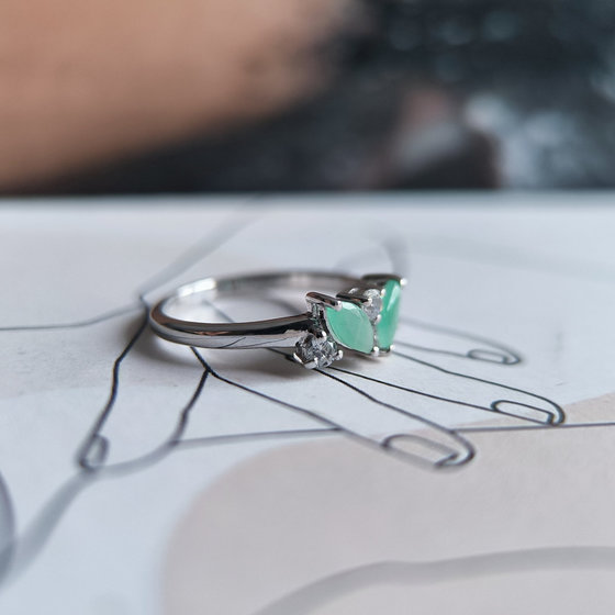 Серебряное кольцо с изумрудом 0.8ct