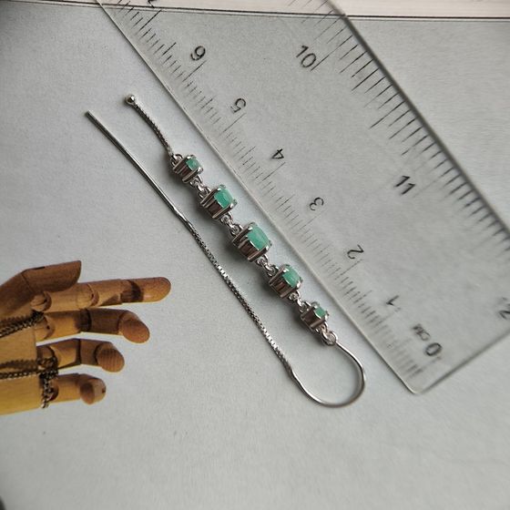 Silver earrings with emerald 2.447ct